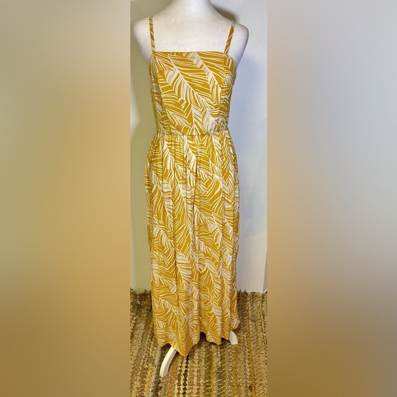 Leaf Patterned Rayon Blend Fabric Maxi Dress with Pockets 
Size Small - Picture 1 of 5